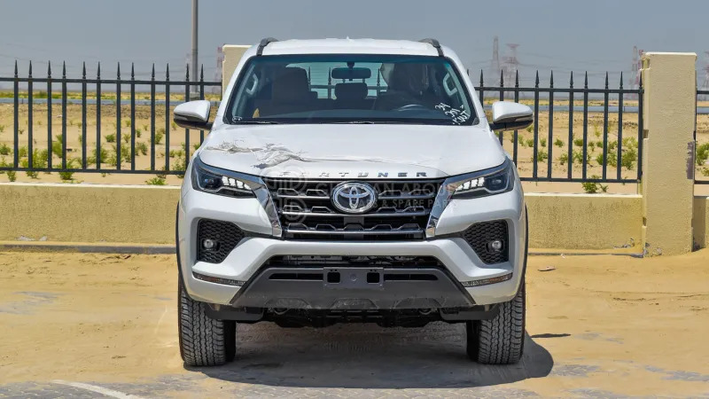 Toyota Fortuner  4x4 - سيارة دفع رباعي: صورة 2 Toyota Fortuner  4x4 - سيارة دفع رباعي: صورة 2