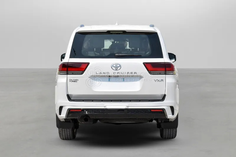 Toyota Land Cruiser 300 - سيارة دفع رباعي: صورة 5 Toyota Land Cruiser 300 - سيارة دفع رباعي: صورة 5