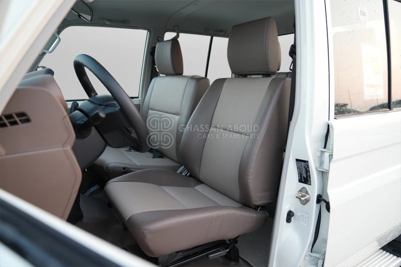 Toyota Land Cruiser Pick Up LC79 4X4 DC - شاحنة البيك أب: صورة 5 Toyota Land Cruiser Pick Up LC79 4X4 DC - شاحنة البيك أب: صورة 5
