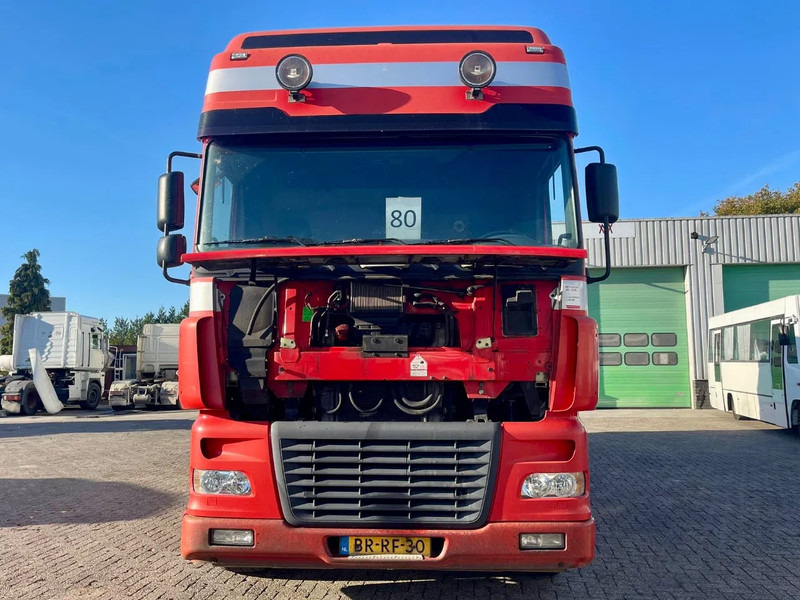 DAF XF 95.430 BERDEX 3 decks. Water, fans, Scales! Excellent condition. - شاحنة نقل المواشي: صورة 4 DAF XF 95.430 BERDEX 3 decks. Water, fans, Scales! Excellent condition. - شاحنة نقل المواشي: صورة 4