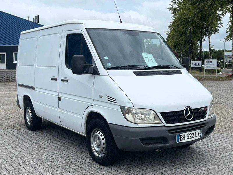 Mercedes-Benz Sprinter 208 3 seats. Very good bus! 100% engine and gearbox! France use - فان: صورة 1 Mercedes-Benz Sprinter 208 3 seats. Very good bus! 100% engine and gearbox! France use - فان: صورة 1
