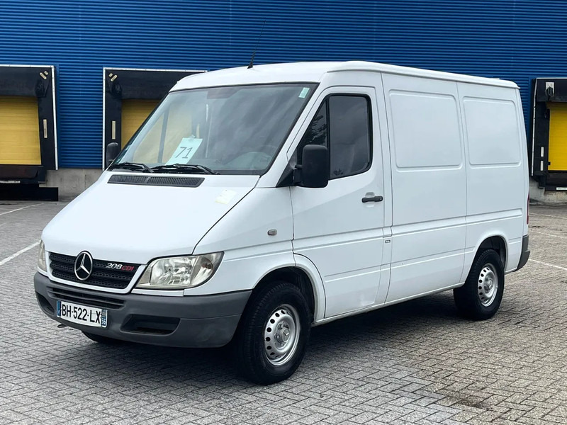 Mercedes-Benz Sprinter 208 3 seats. Very good bus! 100% engine and gearbox! France use - فان: صورة 3 Mercedes-Benz Sprinter 208 3 seats. Very good bus! 100% engine and gearbox! France use - فان: صورة 3