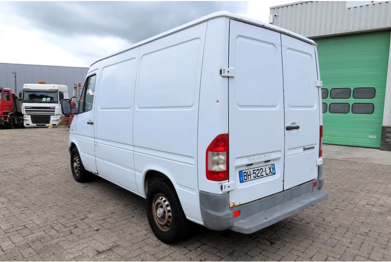 Mercedes-Benz Sprinter 208 3 seats. Very good bus! 100% engine and gearbox! France use - فان: صورة 5 Mercedes-Benz Sprinter 208 3 seats. Very good bus! 100% engine and gearbox! France use - فان: صورة 5
