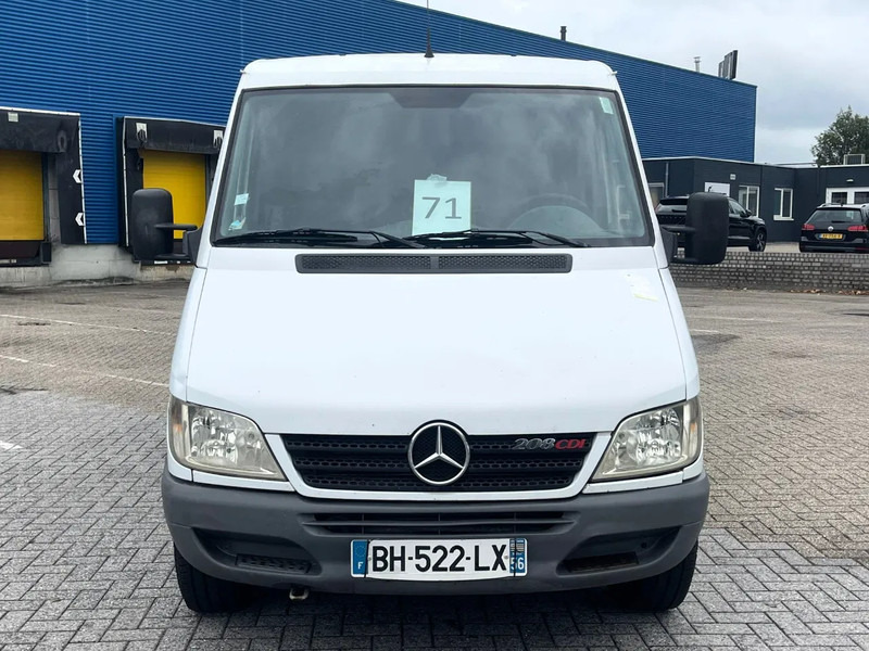 Mercedes-Benz Sprinter 208 3 seats. Very good bus! 100% engine and gearbox! France use - فان: صورة 2 Mercedes-Benz Sprinter 208 3 seats. Very good bus! 100% engine and gearbox! France use - فان: صورة 2