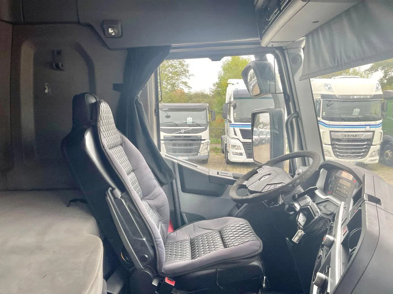 شاحنة صهريج Volvo FM 12.380 8X4 SILO AUGER / AIR GREAT CONDITION / fully serviced!: صورة 17