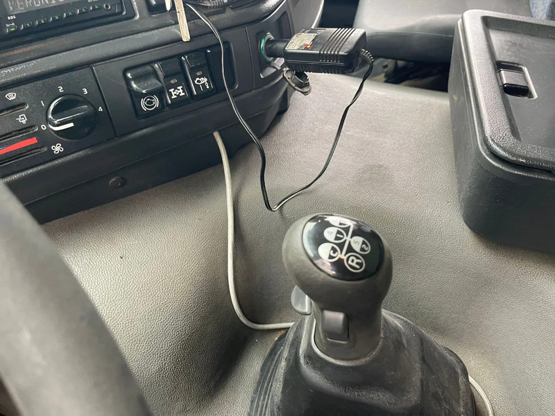 شاحنة صهريج Volvo FM 12.380 8X4 SILO AUGER / AIR GREAT CONDITION / fully serviced!: صورة 18