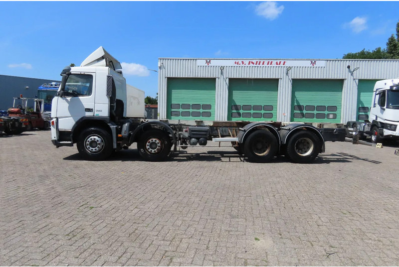 Volvo FM 380 8x4 FULL SPRING. 100% condition! - شاحنة هيكل كابينة: صورة 4 Volvo FM 380 8x4 FULL SPRING. 100% condition! - شاحنة هيكل كابينة: صورة 4