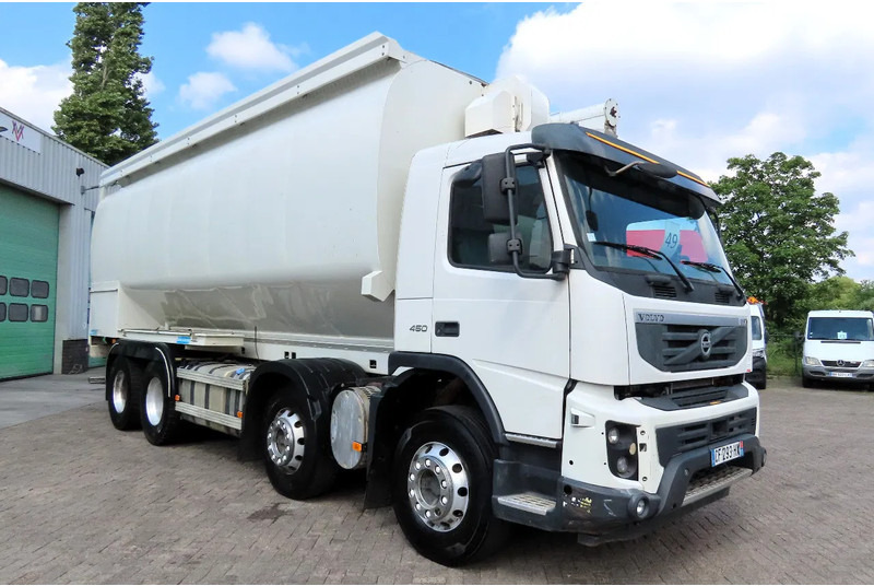 Volvo FMX 450 8x4 AUGER, radio control, 7 COMP. Full Volvo Service! . EXCELLENT condition - شاحنة صهريج: صورة 3 Volvo FMX 450 8x4 AUGER, radio control, 7 COMP. Full Volvo Service! . EXCELLENT condition - شاحنة صهريج: صورة 3