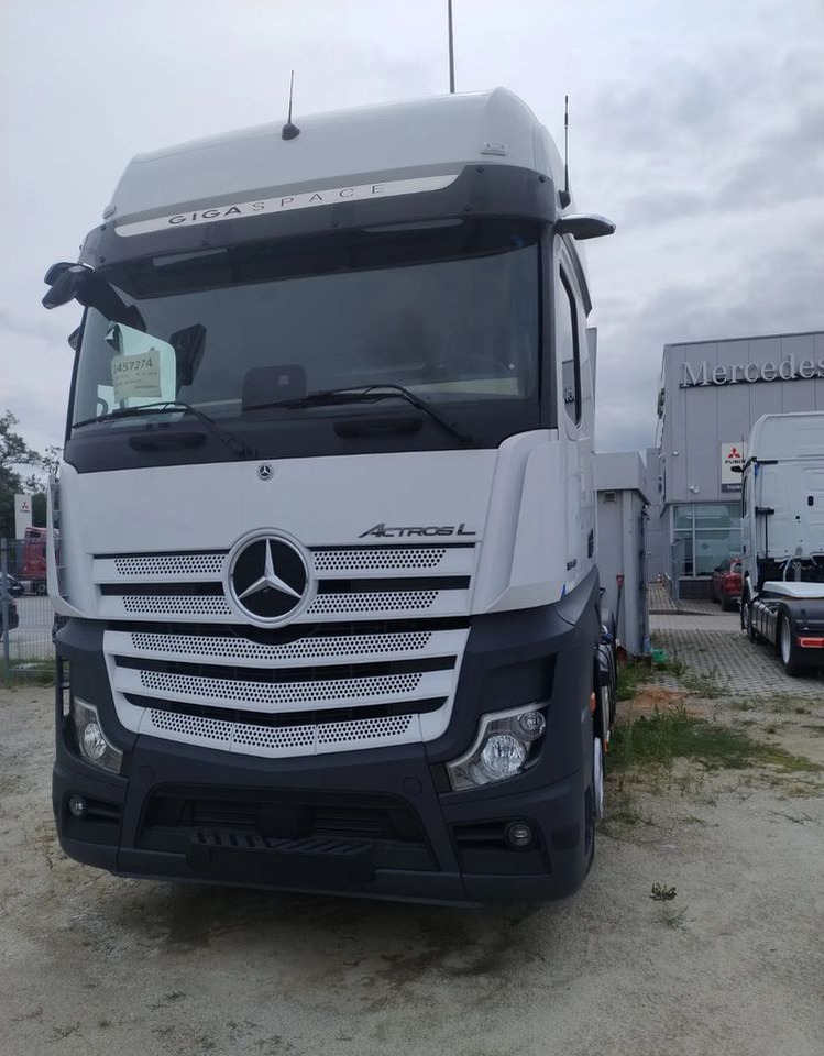 Mercedes-Benz Actros - وحدة جر: صورة 1 Mercedes-Benz Actros - وحدة جر: صورة 1