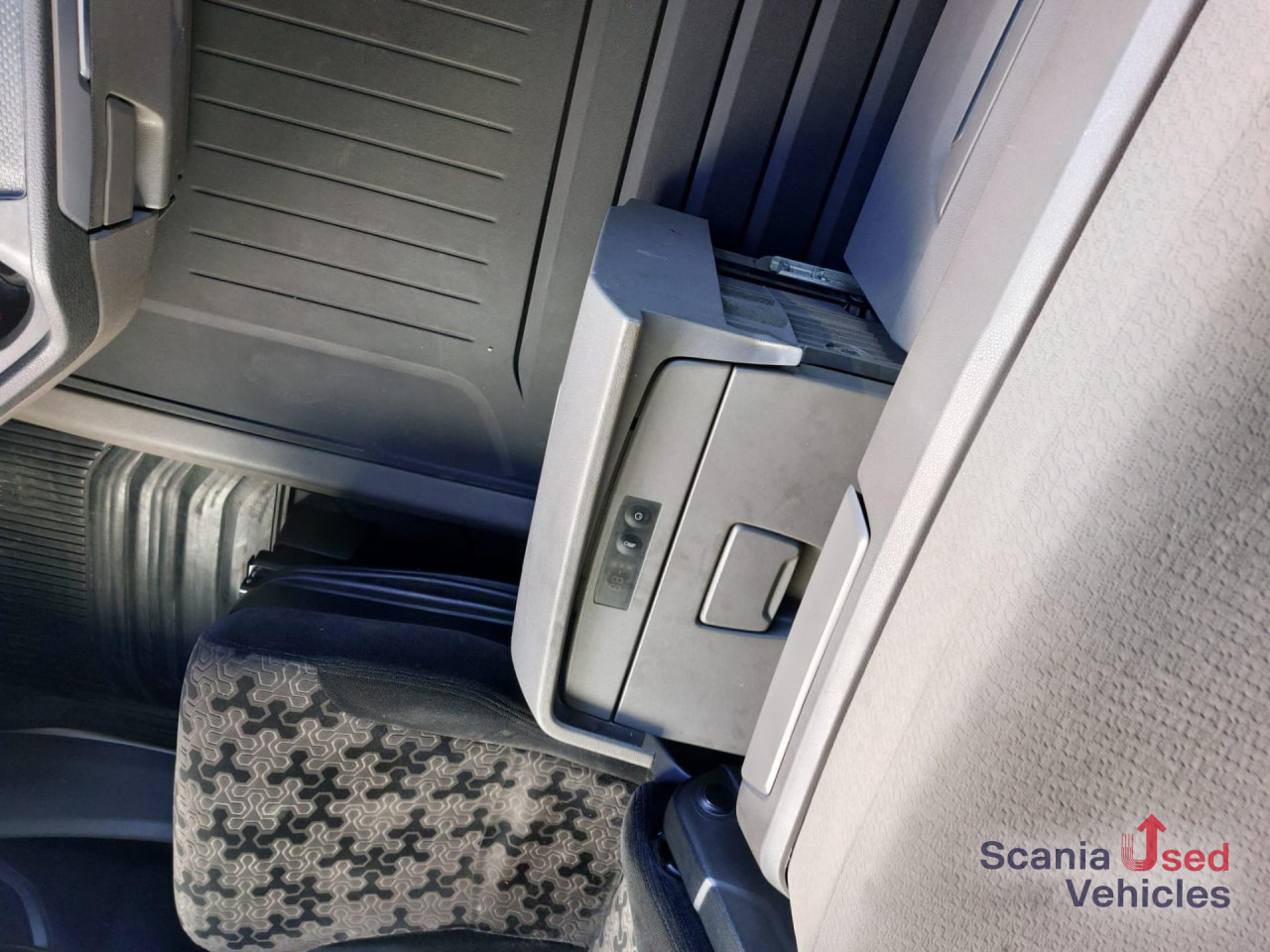 SCANIA R 410 A4x2NA Highline Hydraulik - وحدة جر: صورة 2 SCANIA R 410 A4x2NA Highline Hydraulik - وحدة جر: صورة 2