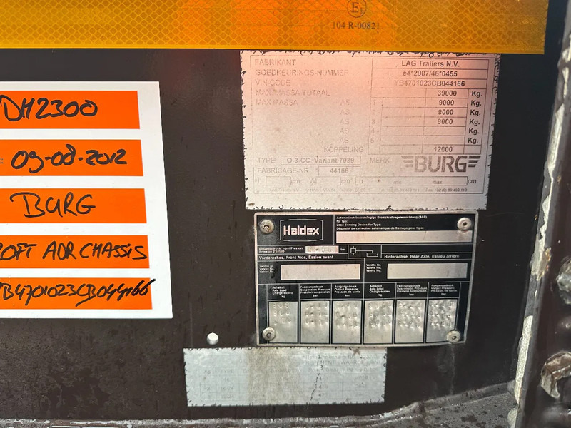 نصف مقطورة لنقل الحاويات Burg 20FT ADR (EX/II, EX/III, FL, AT), Leergewicht: 3.690kg, SAF INTRADISC, 2x Liftachse, ALCOA, NL-Chassis, APK/ADR: 02-2026: صورة 20