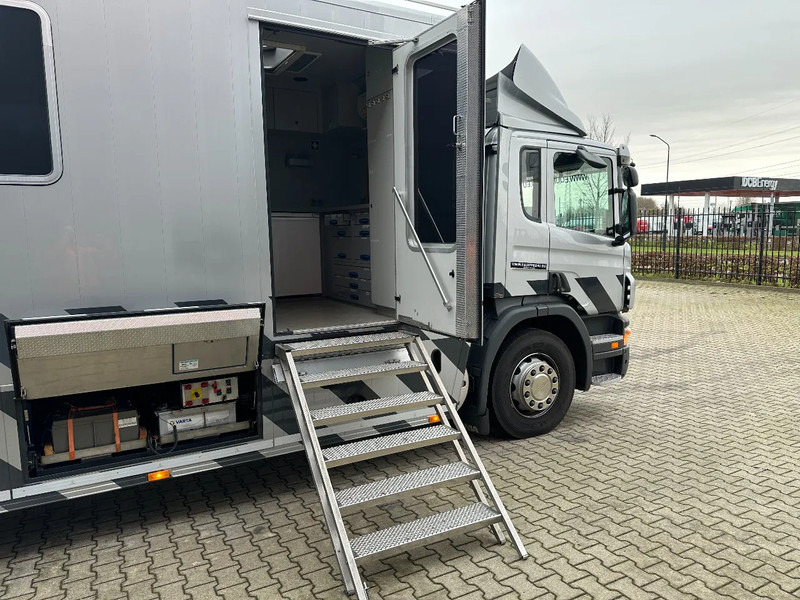 Scania P230 TOP: multifunct. ruimte met airco (camper?), 22kVA generator, hydr. steunpoten, beloopbaar dak, keuken, APK 10-2026 - شاحنة: صورة 4 Scania P230 TOP: multifunct. ruimte met airco (camper?), 22kVA generator, hydr. steunpoten, beloopbaar dak, keuken, APK 10-2026 - شاحنة: صورة 4