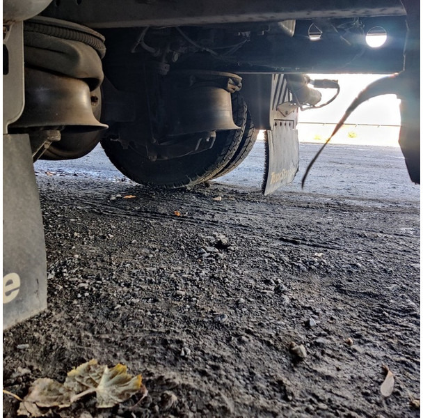 شاحنة مقفلة Mercedes-Benz 818: صورة 6