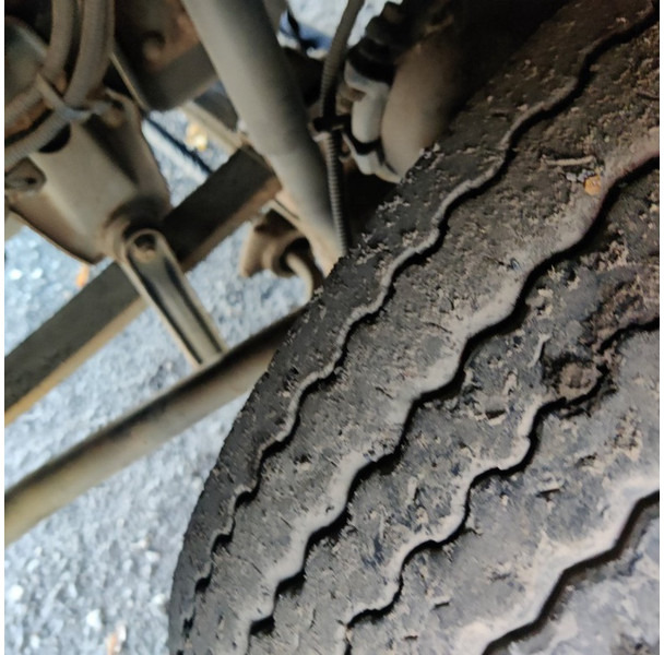 شاحنة مقفلة Mercedes-Benz 818: صورة 7