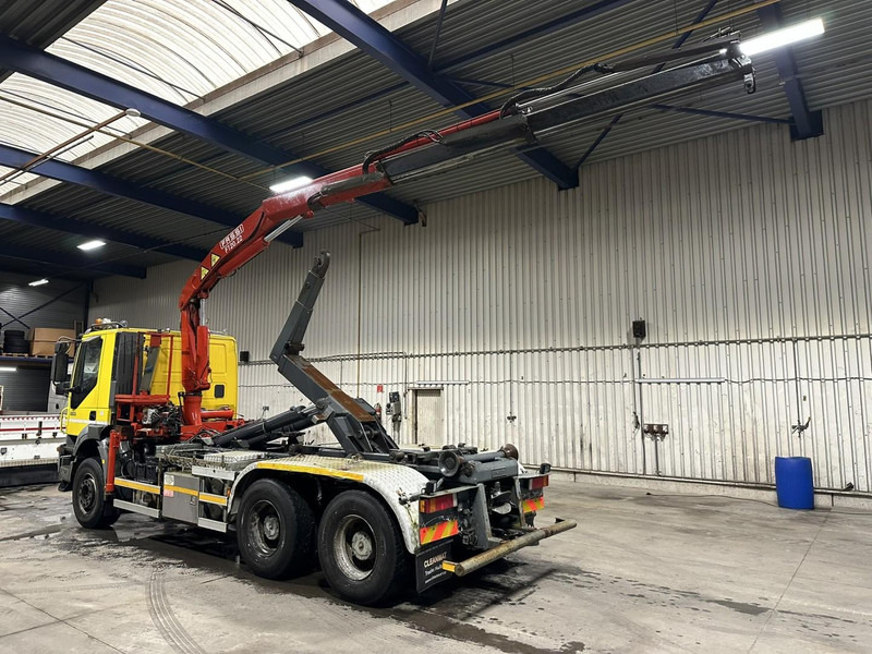 Iveco TRAKKER 350 6x4 HOOKLIFT + CRANE FASSI F120.22 (5/6 F) - *342.000km* - STEEL SPRING / BIG AXLES - AS TRONIC AUTOMATIC GEARBOX - شاحنة ذات خطاف, شاحنة كرين: صورة 4 Iveco TRAKKER 350 6x4 HOOKLIFT + CRANE FASSI F120.22 (5/6 F) - *342.000km* - STEEL SPRING / BIG AXLES - AS TRONIC AUTOMATIC GEARBOX - شاحنة ذات خطاف, شاحنة كرين: صورة 4