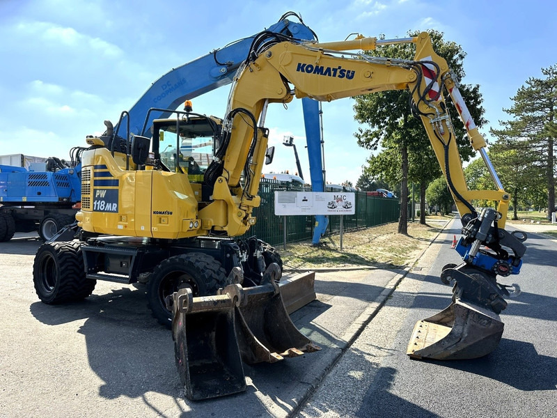 Komatsu PW 118 MR-11 14.3T - SMP ROTOTILT - *2413h* - CENTRAL GREASING - BLADE - 3 BUCKETS - TOP CONDITION - BE MACHINE - حفارة دولاب: صورة 1 Komatsu PW 118 MR-11 14.3T - SMP ROTOTILT - *2413h* - CENTRAL GREASING - BLADE - 3 BUCKETS - TOP CONDITION - BE MACHINE - حفارة دولاب: صورة 1