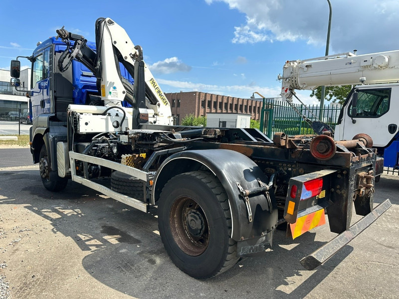 MAN TGA 18.310 4x4 HOOKLIFT + CRANE PALFINGER PK12000 - RADIO - ROTATOR - STEEL SPRING / HUB REDUCTION - MANUAL ZF - BE TRUCK - شاحنة ذات خطاف, شاحنة كرين: صورة 5 MAN TGA 18.310 4x4 HOOKLIFT + CRANE PALFINGER PK12000 - RADIO - ROTATOR - STEEL SPRING / HUB REDUCTION - MANUAL ZF - BE TRUCK - شاحنة ذات خطاف, شاحنة كرين: صورة 5