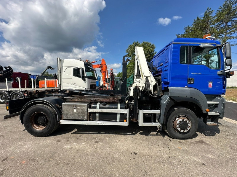 MAN TGA 18.310 4x4 HOOKLIFT + CRANE PALFINGER PK12000 - RADIO - ROTATOR - STEEL SPRING / HUB REDUCTION - MANUAL ZF - BE TRUCK - شاحنة ذات خطاف, شاحنة كرين: صورة 4 MAN TGA 18.310 4x4 HOOKLIFT + CRANE PALFINGER PK12000 - RADIO - ROTATOR - STEEL SPRING / HUB REDUCTION - MANUAL ZF - BE TRUCK - شاحنة ذات خطاف, شاحنة كرين: صورة 4