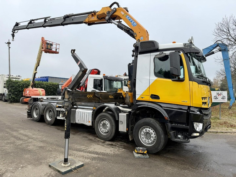 Mercedes-Benz AROCS 4143 8X4 WAF HOOKLIFT + CRANE EFFER 395 4S + ROTATOR + RADIO - 5/6 F - BE TRUCK - VERY NICE CONDITION - شاحنة ذات خطاف, شاحنة كرين: صورة 1 Mercedes-Benz AROCS 4143 8X4 WAF HOOKLIFT + CRANE EFFER 395 4S + ROTATOR + RADIO - 5/6 F - BE TRUCK - VERY NICE CONDITION - شاحنة ذات خطاف, شاحنة كرين: صورة 1