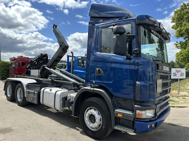 Scania 124L-420 6x2 HOOKLIFT VDL 20T - STEEL SPRING / BALLESTAS / BLATT - MANUAL - MECHANICAL PUMP - 10 TIRES DOUBLE WHEELS - شاحنة ذات خطاف: صورة 1 Scania 124L-420 6x2 HOOKLIFT VDL 20T - STEEL SPRING / BALLESTAS / BLATT - MANUAL - MECHANICAL PUMP - 10 TIRES DOUBLE WHEELS - شاحنة ذات خطاف: صورة 1