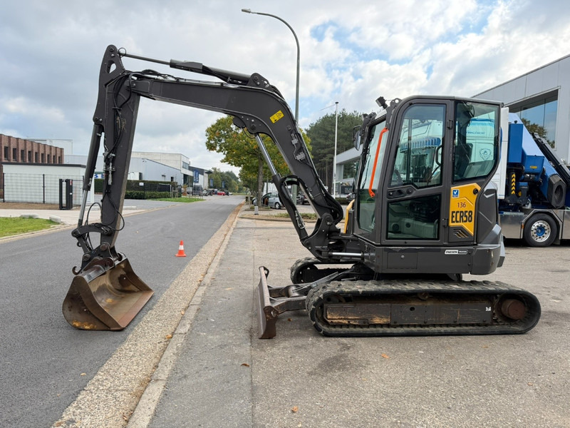 Volvo ECR 58 F FULL HYDR - 2911 H - HYDR QUICKHITCH - A/C - BLADE - CE - BE MACHINE - حفارة مُصَّغرة: صورة 4 Volvo ECR 58 F FULL HYDR - 2911 H - HYDR QUICKHITCH - A/C - BLADE - CE - BE MACHINE - حفارة مُصَّغرة: صورة 4