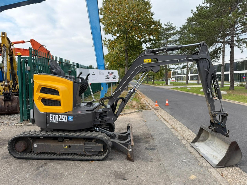 Volvo ECR25D 1159 UREN - SLOOP + SORTEERFUNCTIE - EXTRA HYDR. LEIDINGEN - HYDR SNELWISSEL - CE - BE MACHINE - حفارة مُصَّغرة: صورة 3 Volvo ECR25D 1159 UREN - SLOOP + SORTEERFUNCTIE - EXTRA HYDR. LEIDINGEN - HYDR SNELWISSEL - CE - BE MACHINE - حفارة مُصَّغرة: صورة 3