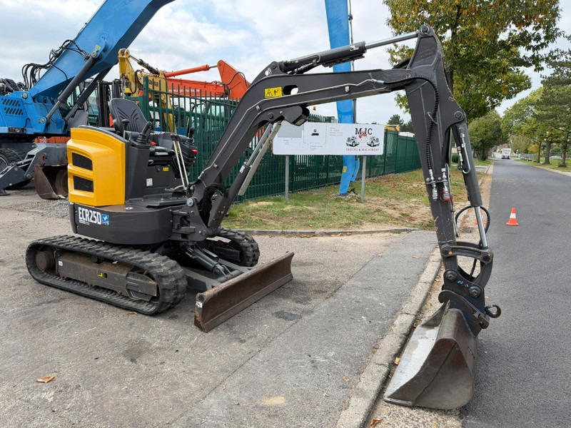 Volvo ECR25D 1159 UREN - SLOOP + SORTEERFUNCTIE - EXTRA HYDR. LEIDINGEN - HYDR SNELWISSEL - CE - BE MACHINE - حفارة مُصَّغرة: صورة 1 Volvo ECR25D 1159 UREN - SLOOP + SORTEERFUNCTIE - EXTRA HYDR. LEIDINGEN - HYDR SNELWISSEL - CE - BE MACHINE - حفارة مُصَّغرة: صورة 1