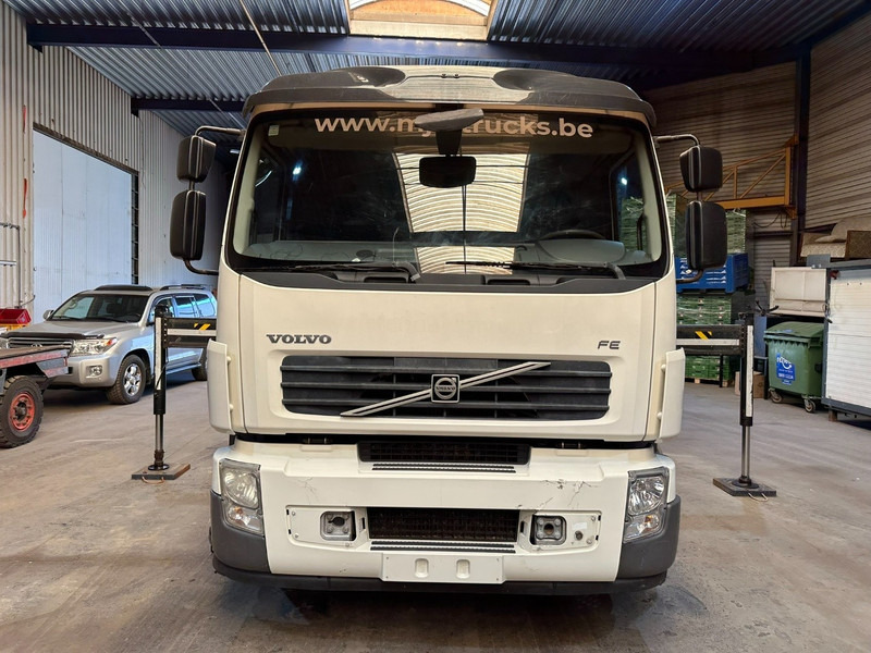 Volvo FE 300 6x2 + crane (20m!) PALFINGER PK18002 E 6x - LIFT / STEERING AXLE - MANUAL - EURO 5 - شاحنات مسطحة, شاحنة كرين: صورة 3 Volvo FE 300 6x2 + crane (20m!) PALFINGER PK18002 E 6x - LIFT / STEERING AXLE - MANUAL - EURO 5 - شاحنات مسطحة, شاحنة كرين: صورة 3