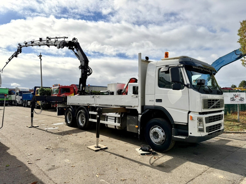 Volvo FM 300 6x4 + (25.8m!) PRITSCHE + KRAN HIAB 245 E-5 + JIB 65 X-3 + 2 ME - *228.000km* - MANUAL - A/C - EURO 3 - BELGIAN TRUCK - شاحنات مسطحة, شاحنة كرين: صورة 2 Volvo FM 300 6x4 + (25.8m!) PRITSCHE + KRAN HIAB 245 E-5 + JIB 65 X-3 + 2 ME - *228.000km* - MANUAL - A/C - EURO 3 - BELGIAN TRUCK - شاحنات مسطحة, شاحنة كرين: صورة 2