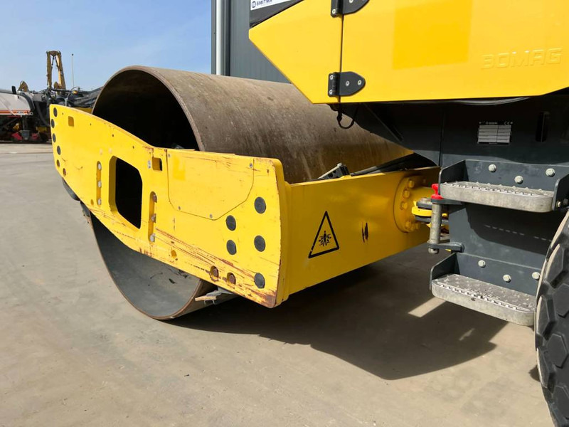مدحلة Bomag BW177D-5: صورة 15
