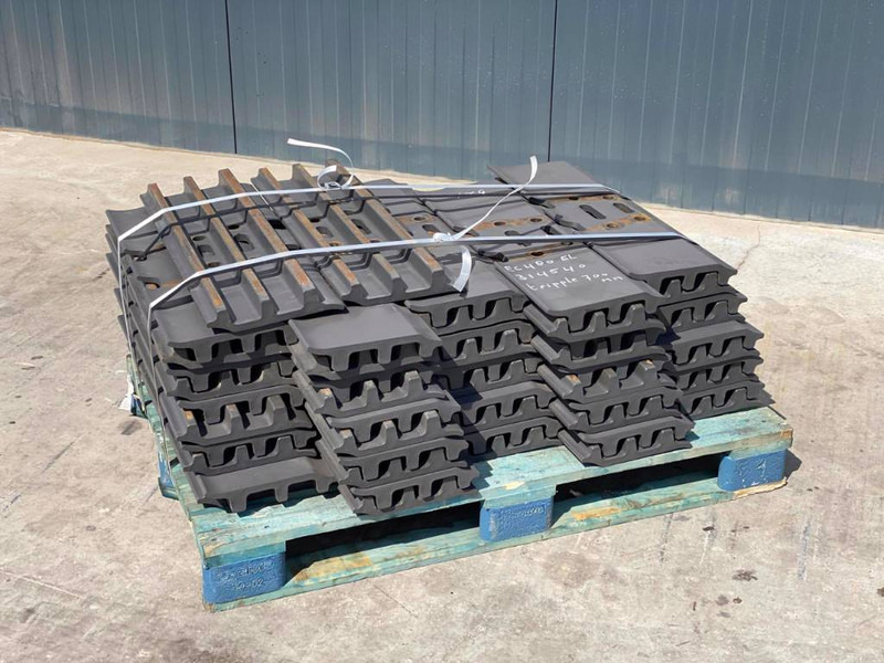 Case CX330 / CX350 Shoes/Pads - إطار/ شاسيه - آلات البناء: صورة 2 Case CX330 / CX350 Shoes/Pads - إطار/ شاسيه - آلات البناء: صورة 2