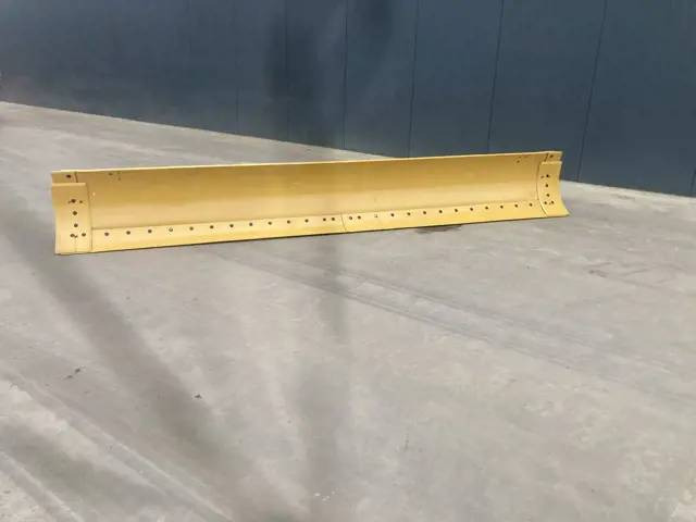 Cat 140M Moldboard - شفرة الآلة - آلات البناء: صورة 1 Cat 140M Moldboard - شفرة الآلة - آلات البناء: صورة 1