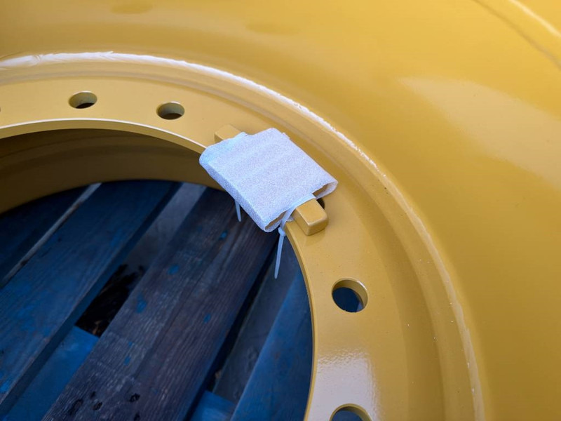 Cat 17.00-25/1.7 RIM for 20.5 x 25 - CAT 938M - الإطارات والجنوط - آلات البناء: صورة 3 Cat 17.00-25/1.7 RIM for 20.5 x 25 - CAT 938M - الإطارات والجنوط - آلات البناء: صورة 3