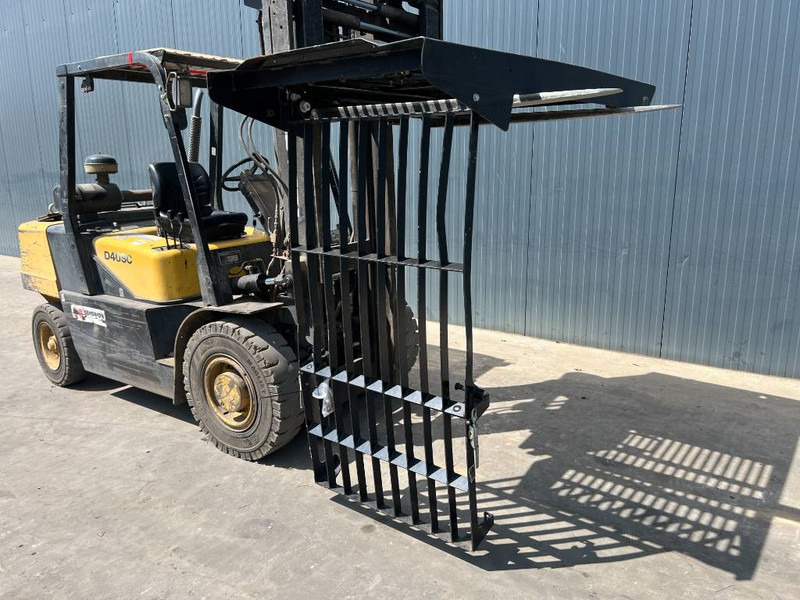 Cat 313E / 320F / 323E / 325F / 329E / 330F / 336E / 3 - الكابينة والداخلية - آلات البناء: صورة 2 Cat 313E / 320F / 323E / 325F / 329E / 330F / 336E / 3 - الكابينة والداخلية - آلات البناء: صورة 2