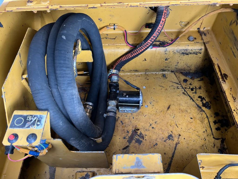 حفار زحاف Cat 320D L: صورة 16