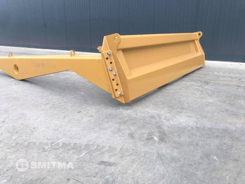 Cat 725C - رافعة هيدروليك خلفية - آلات البناء: صورة 2 Cat 725C - رافعة هيدروليك خلفية - آلات البناء: صورة 2