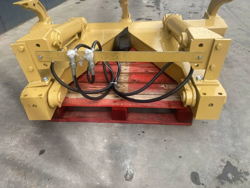 Cat D4H Ripper - ملحق - آلات البناء: صورة 4 Cat D4H Ripper - ملحق - آلات البناء: صورة 4