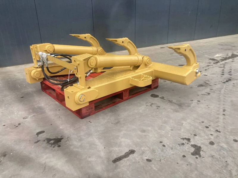 Cat D5M Ripper - ملحق - آلات البناء: صورة 3 Cat D5M Ripper - ملحق - آلات البناء: صورة 3