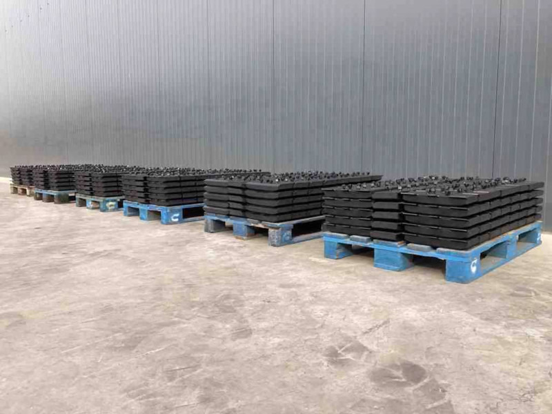 Demag Rubber Asphalt Pads - إطار/ شاسيه - آلات البناء: صورة 1 Demag Rubber Asphalt Pads - إطار/ شاسيه - آلات البناء: صورة 1