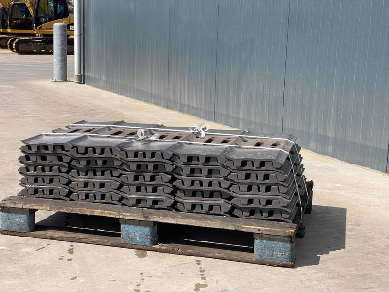 Hitachi EX270 / EX300 / EX310 Shoes/Pads - إطار/ شاسيه - آلات البناء: صورة 5 Hitachi EX270 / EX300 / EX310 Shoes/Pads - إطار/ شاسيه - آلات البناء: صورة 5
