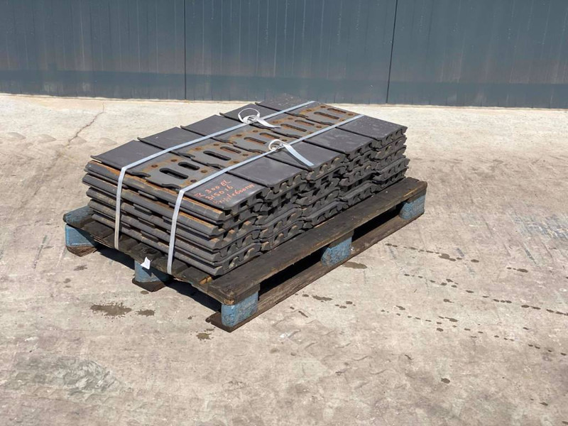 Hitachi EX270 / EX300 / EX310 Shoes/Pads - إطار/ شاسيه - آلات البناء: صورة 1 Hitachi EX270 / EX300 / EX310 Shoes/Pads - إطار/ شاسيه - آلات البناء: صورة 1