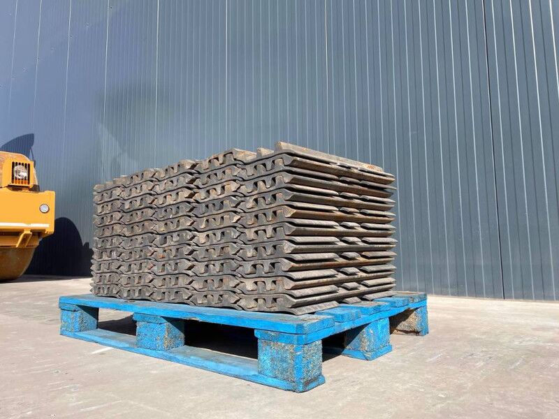 Hyundai R210 / R215 / R220 / R235 / R250 / R260 - إطار/ شاسيه - آلات البناء: صورة 2 Hyundai R210 / R215 / R220 / R235 / R250 / R260 - إطار/ شاسيه - آلات البناء: صورة 2