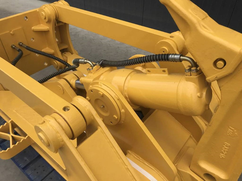 Komatsu D65 - ملحق - آلات البناء: صورة 4 Komatsu D65 - ملحق - آلات البناء: صورة 4
