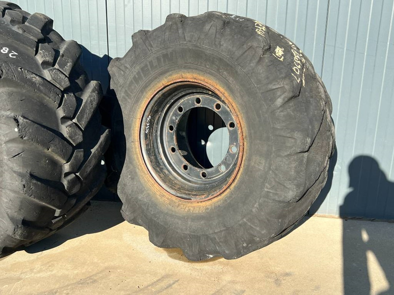 Michelin 445/70R19.5 incl. rim - الإطارات والجنوط - آلات البناء: صورة 5 Michelin 445/70R19.5 incl. rim - الإطارات والجنوط - آلات البناء: صورة 5