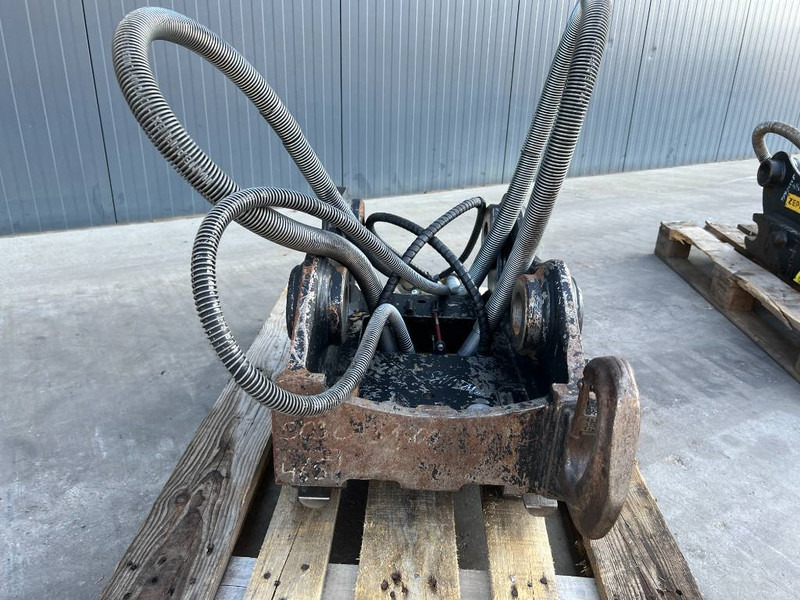 OilQuick OQ65 - M314F / M316F / M318F - قارنة توصيل هيدروليكي - آلات البناء: صورة 2 OilQuick OQ65 - M314F / M316F / M318F - قارنة توصيل هيدروليكي - آلات البناء: صورة 2