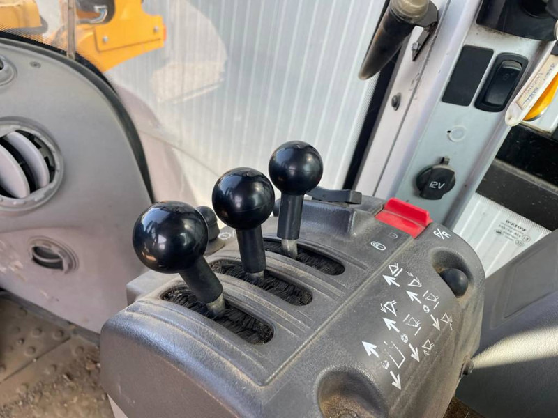 اللودر بعجل Volvo L90F - 3rd valve: صورة 13