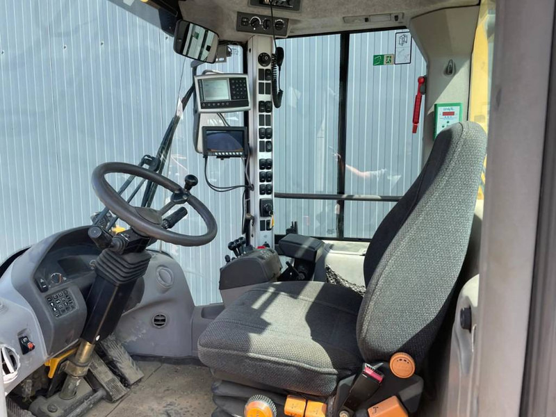 اللودر بعجل Volvo L90F - 3rd valve: صورة 12