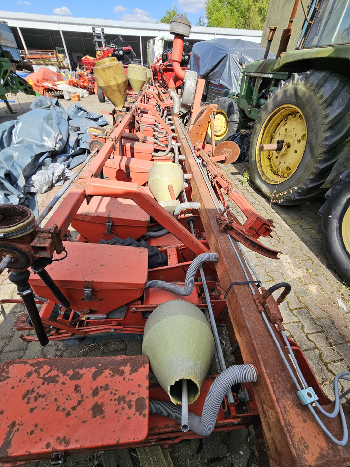 Becker Aeromat - آلة نثر البذور الدقيقة: صورة 5 Becker Aeromat - آلة نثر البذور الدقيقة: صورة 5