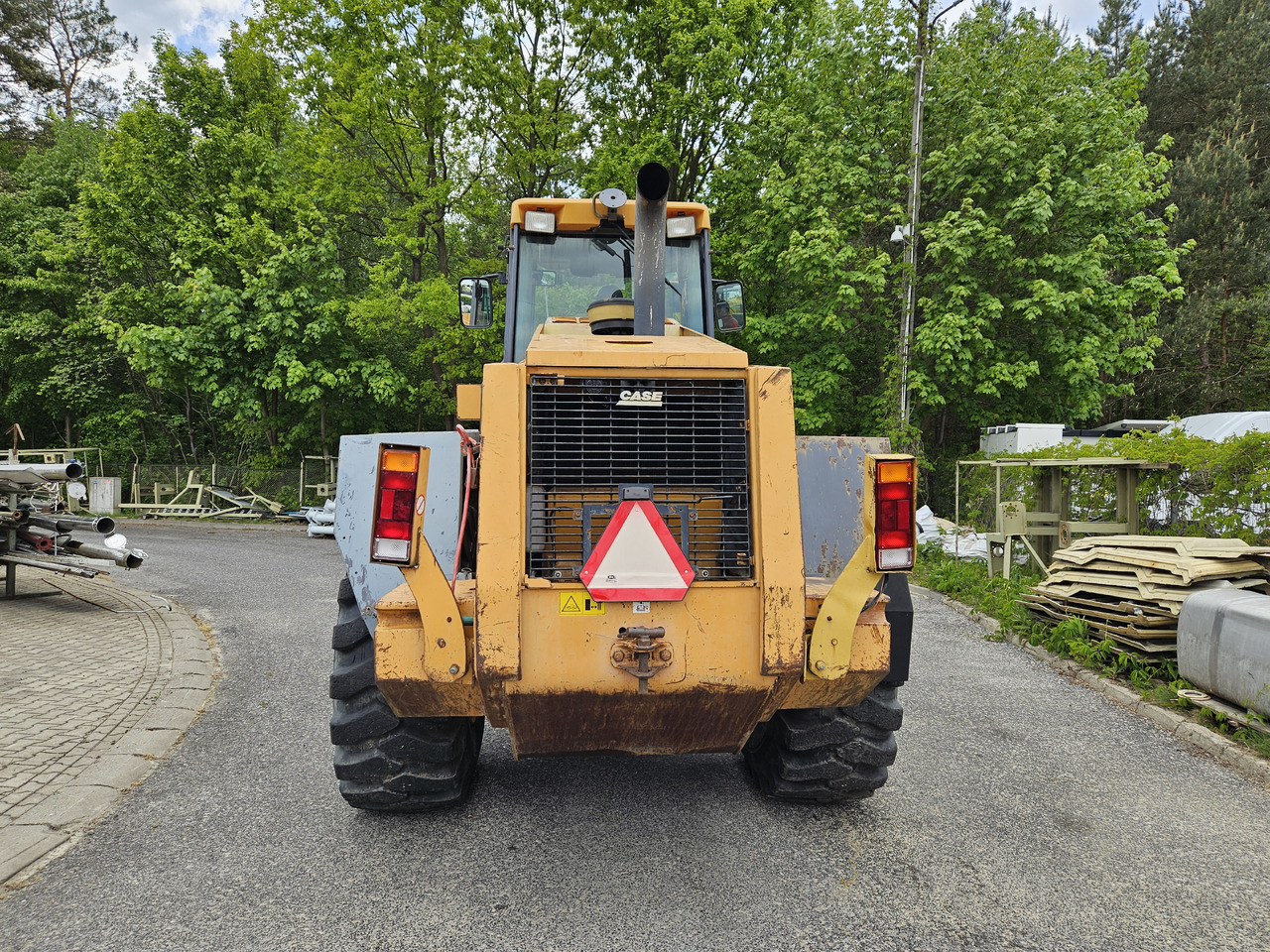 اللودر بعجل Case 821 C: صورة 6