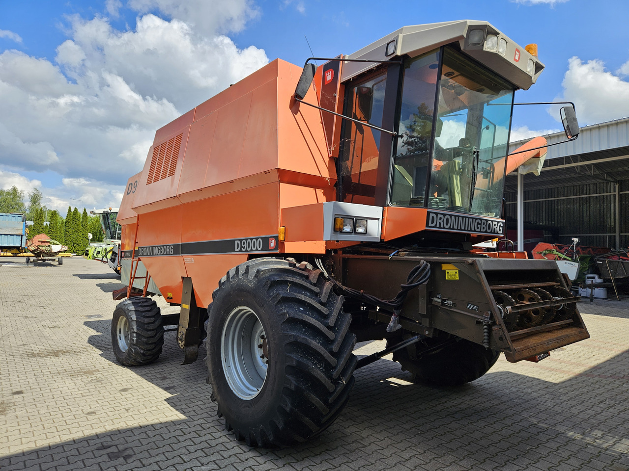 Dronningborg D9000 - حصادة موحَّدة: صورة 2 Dronningborg D9000 - حصادة موحَّدة: صورة 2